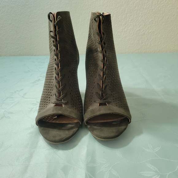 Report Women's Olive Green Lace Up Heels Size 7.5 - Picture 5 of 9